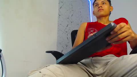 Snapshot of the_crack71 chatting on 09/27/25, 01:49 Sean OPry   online show from 09/27/25, 01:49