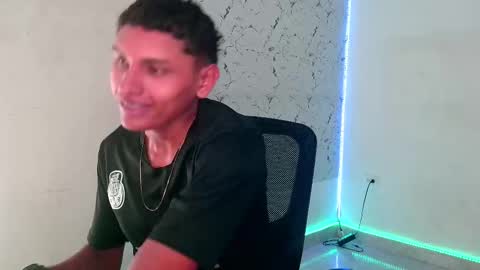 Snapshot of the_crack71 chatting on 09/28/25, 12:43 Sean OPry   online show from 09/28/25, 12:43