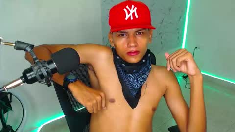 Snapshot of the_crack71 chatting on 10/01/25, 12:44 Sean OPry   online show from 10/01/25, 12:44