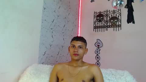 Snapshot of the_crack71 chatting on 10/13/25, 04:45 Sean OPry   online show from 10/13/25, 04:45