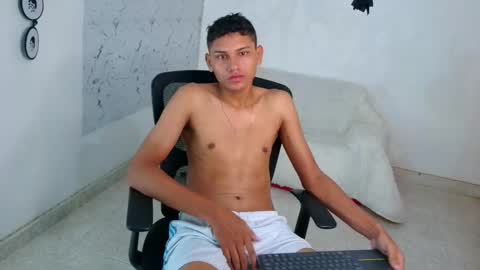 Snapshot of the_crack71 chatting on 10/21/25, 03:13 Sean OPry   online show from 10/21/25, 03:13