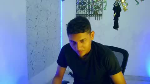 Snapshot of the_crack71 chatting on 10/26/25, 02:23 Sean OPry   online show from 10/26/25, 02:23