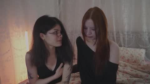 Snapshot of the_cure___ chatting on 12/19/25, 12:28 EllaLyn online show from 12/19/25, 12:28