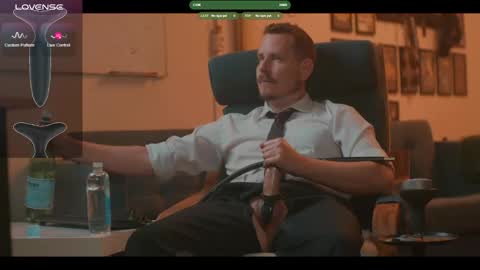 Snapshot of the_dilf chatting on 05/12/26, 05:10 The DILF - online show from 05/12/26, 05:10