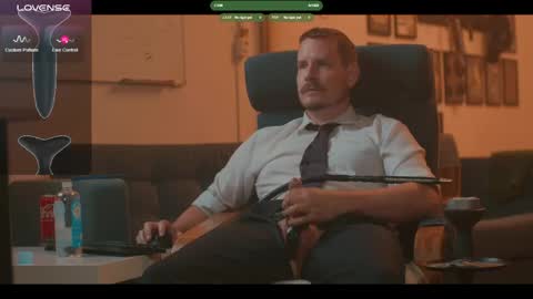 Snapshot of the_dilf chatting on 05/15/26, 04:36 The DILF - online show from 05/15/26, 04:36