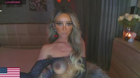 Snapshot of the_enchantressxx chatting on 04/15/26, 11:38 nabi butterfly online show from 04/15/26, 11:38