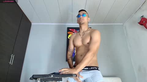 Snapshot of the_golden_boys chatting on 01/08/25, 10:58 SCOTT  THEO  KAMERON  GENDERSON online show from 01/08/25, 10:58