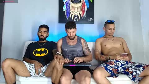 Snapshot of the_golden_boys chatting on 01/09/25, 02:01 SCOTT  THEO  KAMERON  GENDERSON online show from 01/09/25, 02:01