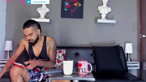 Snapshot of the_golden_boys chatting on 02/05/25, 01:22 SCOTT  THEO  KAMERON  GENDERSON online show from 02/05/25, 01:22