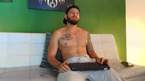 Snapshot of the_golden_boys chatting on 09/23/25, 08:34 SCOTT  THEO  KAMERON  GENDERSON online show from 09/23/25, 08:34