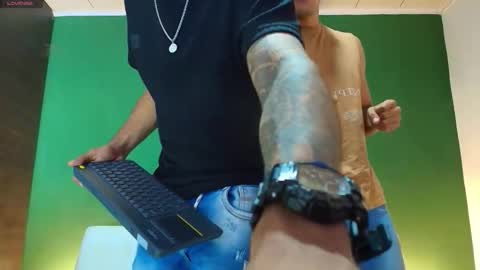 Snapshot of the_golden_boys chatting on 09/27/25, 01:10 SCOTT  THEO  KAMERON  GENDERSON online show from 09/27/25, 01:10