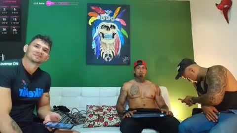 Snapshot of the_golden_boys chatting on 10/07/25, 01:47 SCOTT  THEO  KAMERON  GENDERSON online show from 10/07/25, 01:47