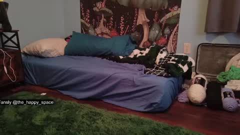 Snapshot of the_happy_space chatting on 03/19/26, 01:20 MATERNITY LEAVE online show from 03/19/26, 01:20