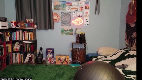 Snapshot of the_happy_space chatting on 03/30/26, 12:11 MATERNITY LEAVE online show from 03/30/26, 12:11