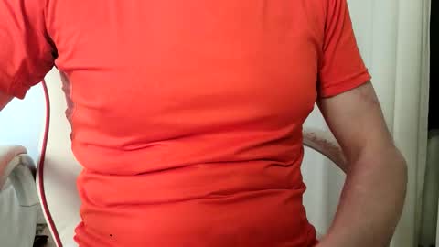 Snapshot of the_hard_baguette chatting on 02/18/26, 01:29 La Baguette dure online show from 02/18/26, 01:29