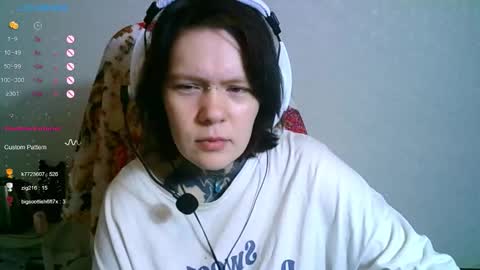 Snapshot of the_ice_owl chatting on 10/20/25, 08:26 the_ice_owl online show from 10/20/25, 08:26