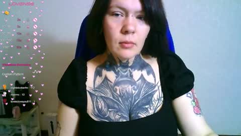 Snapshot of the_ice_owl chatting on 10/27/25, 05:11 the_ice_owl online show from 10/27/25, 05:11