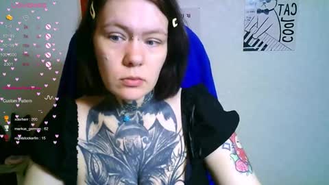 Snapshot of the_ice_owl chatting on 10/30/25, 10:27 the_ice_owl online show from 10/30/25, 10:27