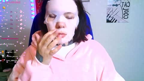 Snapshot of the_ice_owl chatting on 11/05/25, 07:30 the_ice_owl online show from 11/05/25, 07:30