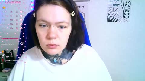 Snapshot of the_ice_owl chatting on 11/06/25, 04:57 the_ice_owl online show from 11/06/25, 04:57