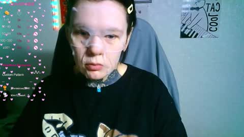 Snapshot of the_ice_owl chatting on 11/15/25, 09:06 the_ice_owl online show from 11/15/25, 09:06