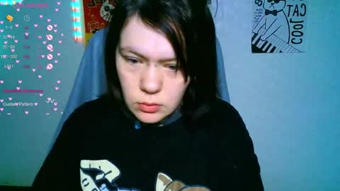 Snapshot of the_ice_owl chatting on 11/18/25, 04:06 the_ice_owl online show from 11/18/25, 04:06