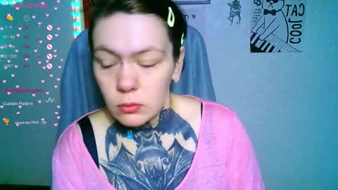 Snapshot of the_ice_owl chatting on 11/21/25, 06:01 the_ice_owl online show from 11/21/25, 06:01