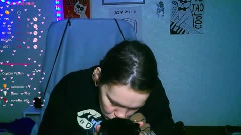 Snapshot of the_ice_owl chatting on 11/25/25, 01:55 the_ice_owl online show from 11/25/25, 01:55