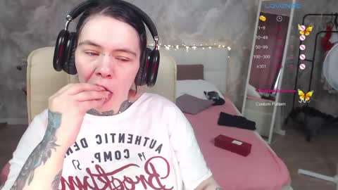 Snapshot of the_ice_owl chatting on 03/20/26, 03:22 the_ice_owl online show from 03/20/26, 03:22