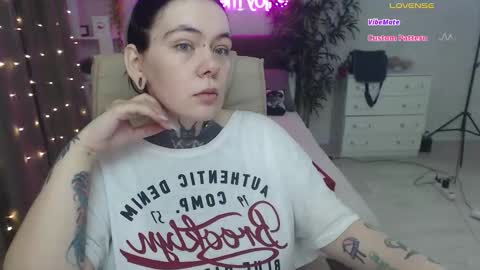 Snapshot of the_ice_owl chatting on 03/21/26, 01:10 the_ice_owl online show from 03/21/26, 01:10