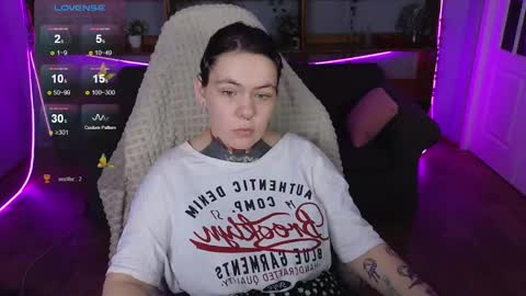 Snapshot of the_ice_owl chatting on 04/13/26, 05:13 the_ice_owl online show from 04/13/26, 05:13