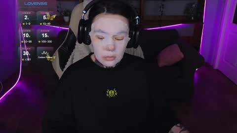 Snapshot of the_ice_owl chatting on 04/14/26, 03:01 the_ice_owl online show from 04/14/26, 03:01