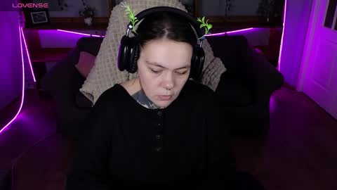 Snapshot of the_ice_owl chatting on 04/19/26, 03:00 the_ice_owl online show from 04/19/26, 03:00