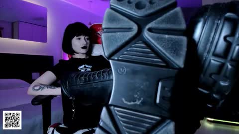 Snapshot of the_inamorata chatting on 10/29/25, 09:16 Goddess Misha online show from 10/29/25, 09:16