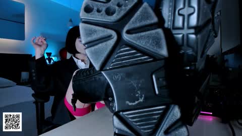 Snapshot of the_inamorata chatting on 11/17/25, 08:58 Goddess Misha online show from 11/17/25, 08:58