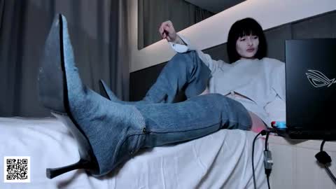 Snapshot of the_inamorata chatting on 01/09/26, 08:43 Goddess Misha online show from 01/09/26, 08:43