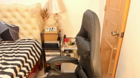 Snapshot of the_killian_jones chatting on 04/12/26, 12:43 ken online show from 04/12/26, 12:43