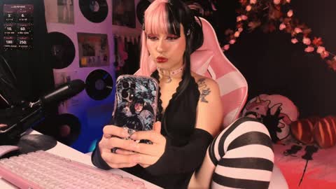 Snapshot of the_kitty_roxy chatting on 12/10/24, 07:26 ... ... online show from 12/10/24, 07:26