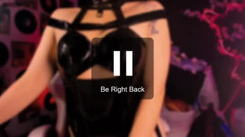 Snapshot of the_kitty_roxy chatting on 01/15/25, 06:54 ... ... online show from 01/15/25, 06:54