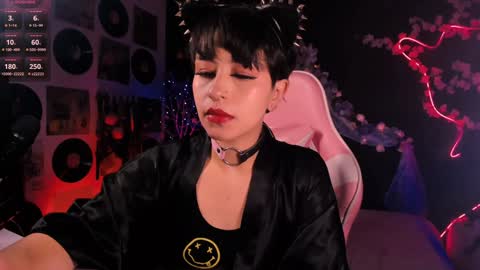 Snapshot of the_kitty_roxy chatting on 01/22/25, 07:03 ... ... online show from 01/22/25, 07:03