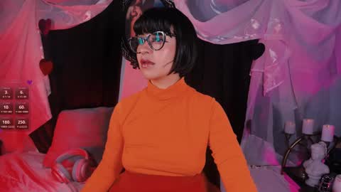 Snapshot of the_kitty_roxy chatting on 02/18/25, 08:16 ... ... online show from 02/18/25, 08:16