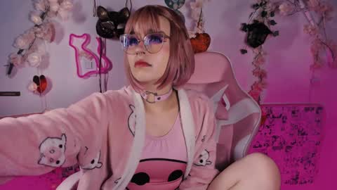 Snapshot of the_kitty_roxy chatting on 02/22/25, 07:56 ... ... online show from 02/22/25, 07:56