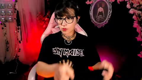 Snapshot of the_kitty_roxy chatting on 04/15/26, 05:47 ... ... online show from 04/15/26, 05:47