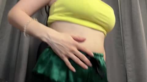 Mia online show from 04/16/26, 05:36