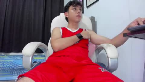 Snapshot of the_skinnyguys chatting on 09/11/25, 11:05 the_skinnyguys online show from 09/11/25, 11:05