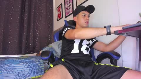 Snapshot of the_skinnyguys chatting on 04/05/26, 09:56 the_skinnyguys online show from 04/05/26, 09:56