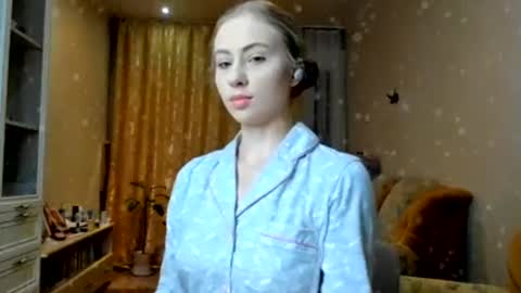 Ally    STREAMING ON TWITCH NOW Check my Twitter for updates online show from 01/05/25, 01:15