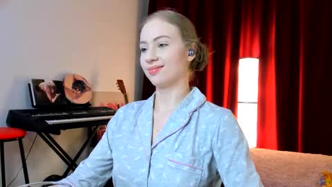 Ally    STREAMING ON TWITCH NOW Check my Twitter for updates online show from 03/09/25, 11:46