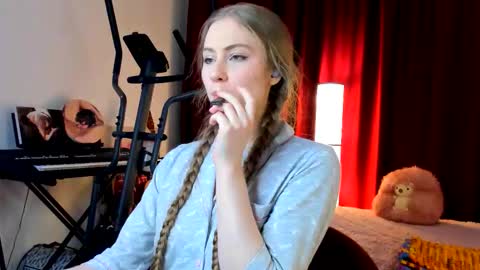 Ally    STREAMING ON TWITCH NOW Check my Twitter for updates online show from 09/17/25, 09:16