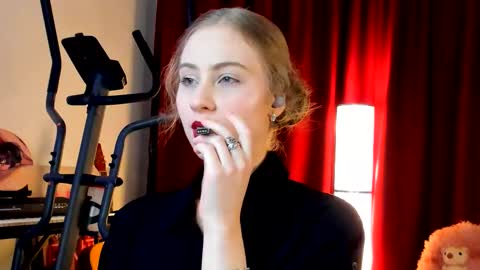 Ally    STREAMING ON TWITCH NOW Check my Twitter for updates online show from 09/26/25, 01:53